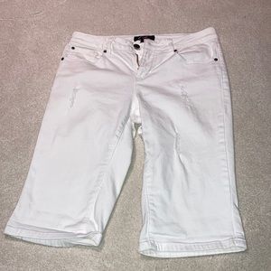 Earl jean distressed bermuda